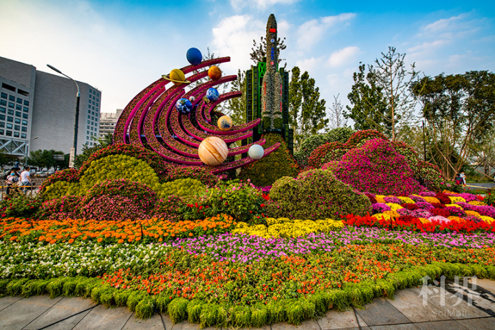 祖国华诞 国庆主题花坛"花"样祝福祖国生日快乐!