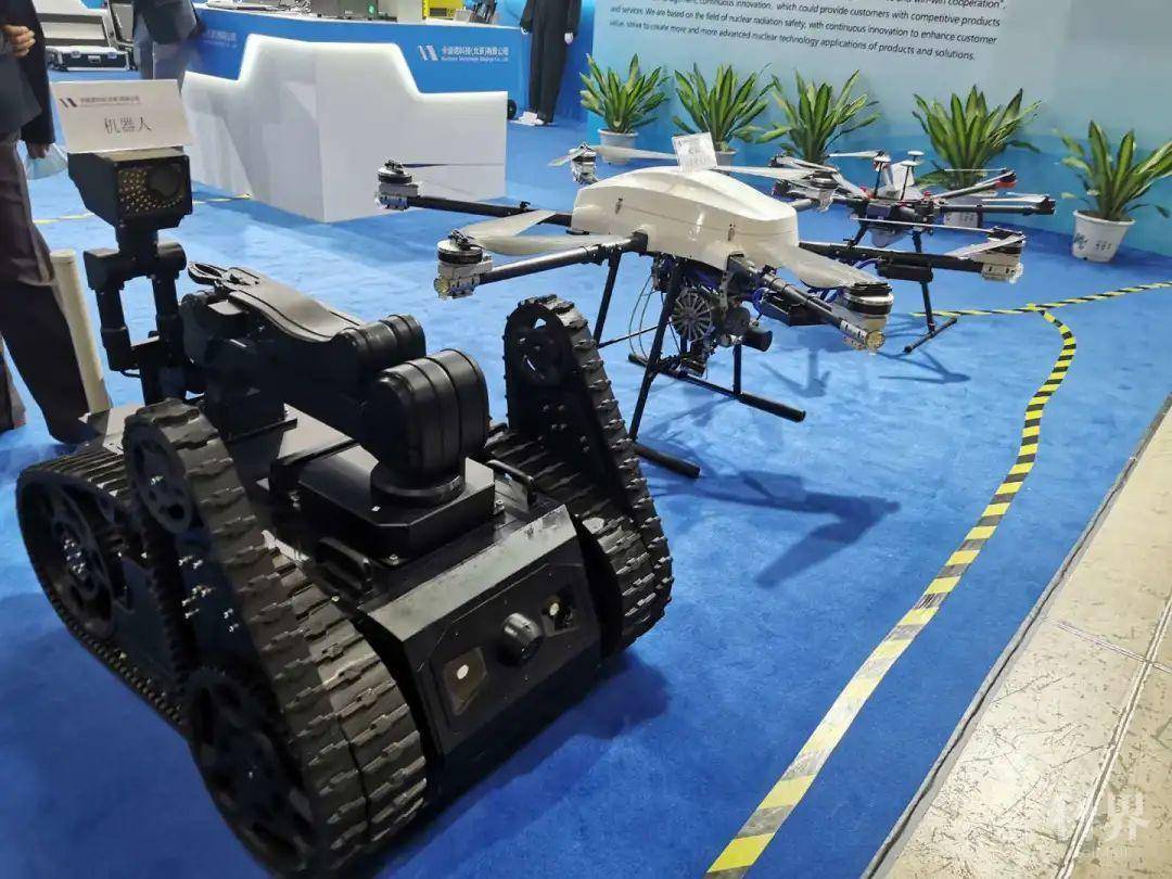 核电机器人亮相核工展.孙浩摄