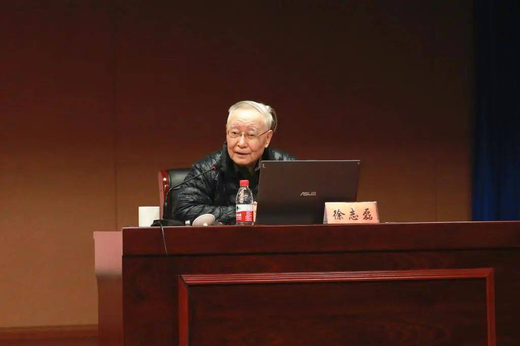 徐志磊院士为宁波工程学院师生做《光荣的事业 艰苦的历程》讲座