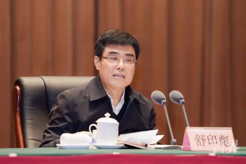 经理助理张丽英,国家电网有限公司总工程师陈国平,学会副理事长路书军