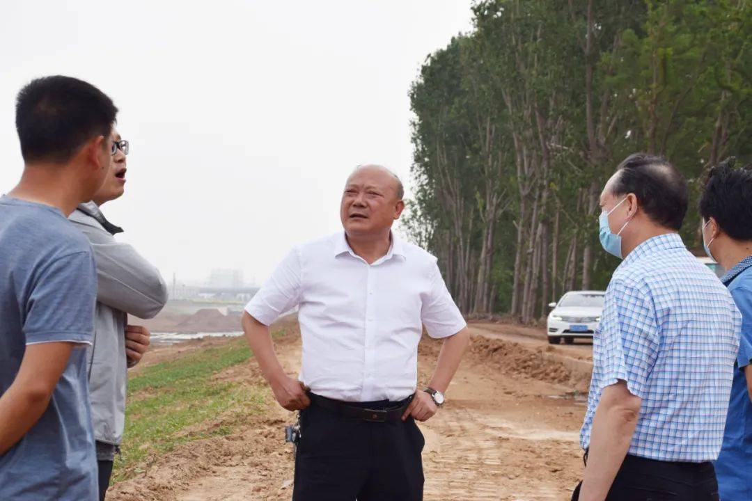 张永新,1987年7月毕业于唐山工程技术学院矿山测量专业,同年8月分配到