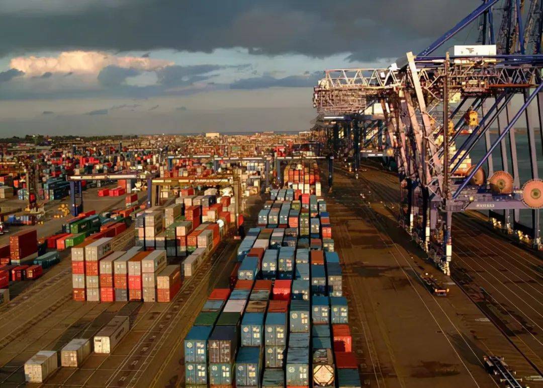 中国霸气反击,立陶宛陷入绝境!最大港口关闭,6万工作岗位流失