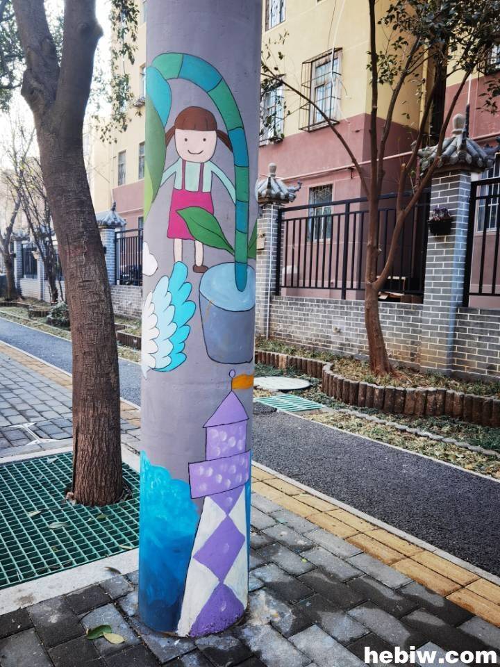 电线杆上玩创意扮靓一条海棠巷